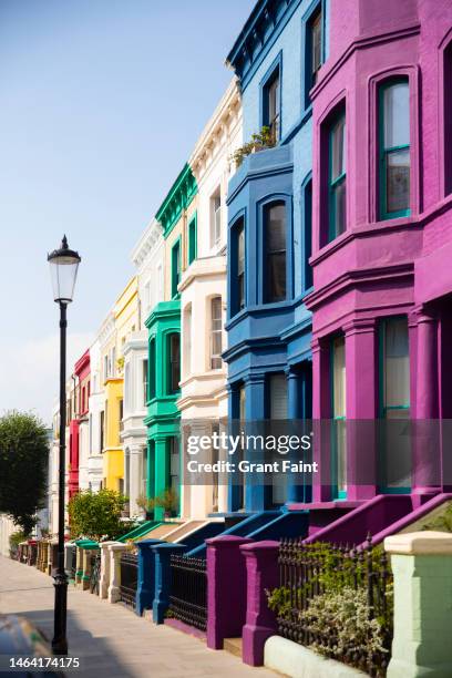 view of colourful townhouses. - notting hill photos et images de collection
