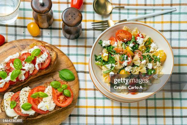 pasta salad, bruschetta tomato mozzarella - ciabatta fotografías e imágenes de stock