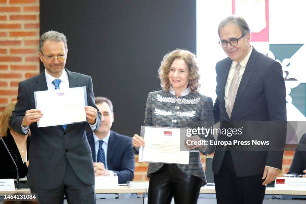 The Minister of Universities, Joan Subirats, poses with awardees Margarita Miñarro Yanini and Cristobal Molina Navarrete during the Equality and...