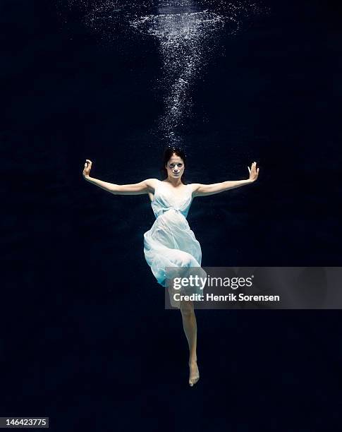 ballet dancer underwater - 水中 ストックフォトと画像