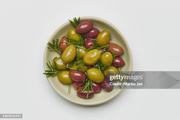 olives in oil with fresh rosemary - olive 個照片及圖片檔