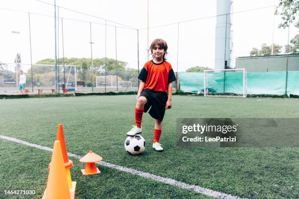 kid portrait playing soccer with a team - girl goalie stock pictures, royalty-free photos & images