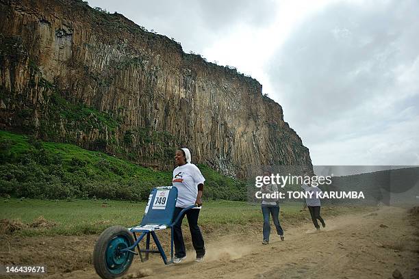 Wheel Barrel Racing Wheel Barrel Race Photos and Premium High Res Pictures - Getty Images