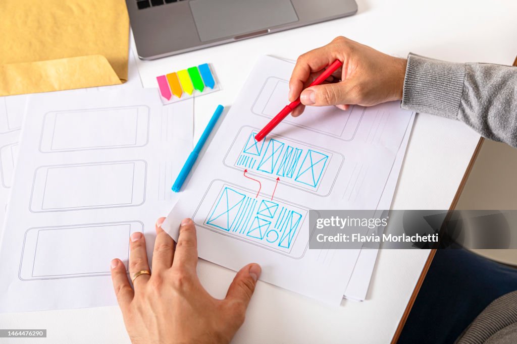 Drawing wire frame on desk