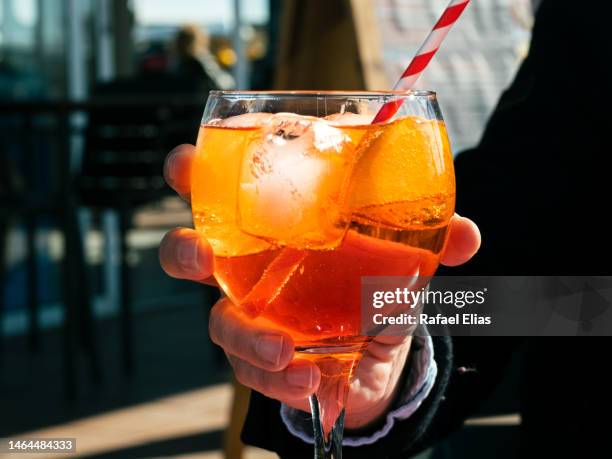 glass of spritz - aperitif stock-fotos und bilder