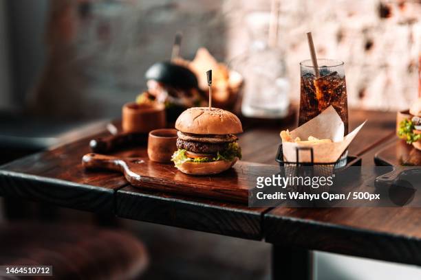 close-up of burger on table,indonesia - nobody burger colour image not illustration stockfoto's en -beelden