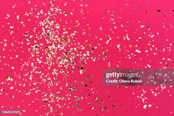 golden confetti on pink background. - rose gold imagens e fotografias de stock