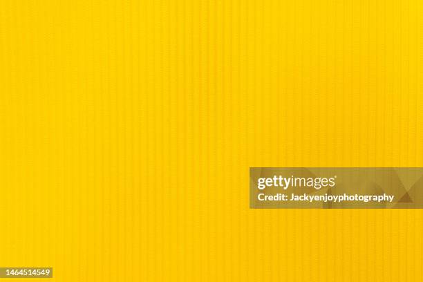 yellow halftone spotted background - gelber hintergrund stock-fotos und bilder