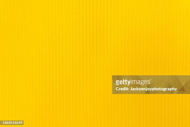 yellow halftone spotted background - yellow abstract backgrounds stockfoto's en -beelden
