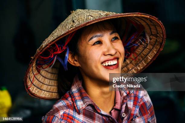 笑顔のベトナム人女性 - vietnamese culture ストックフォトと画像