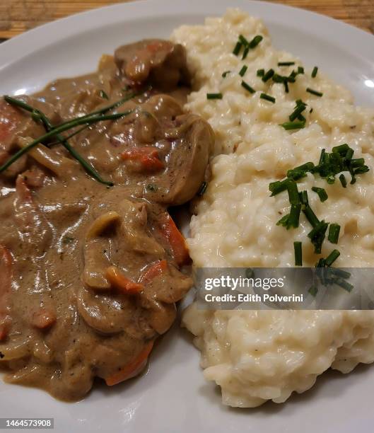 stewed kidneys - carne di scarto foto e immagini stock