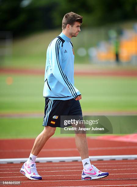 Gerard Pique of Spain arrives for a training session ahead of their UEFA EURO 2012 group C match against Croatia on June 17, 2012 in Gniewino, Poland.