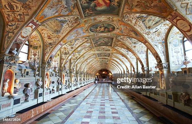 the hall of antiquities - münchner residenz stock-fotos und bilder