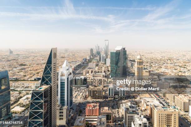 aerial view of riyadh, saudi capital city - saudi arabia city stock-fotos und bilder