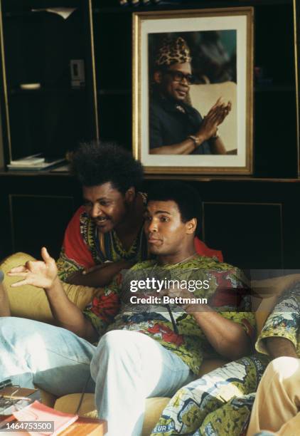 Heavyweight boxer Muhammad Ali and fight promoter Don King relax in Ali's villa ahead of his fight against champion George Foreman in Kinshasa,...