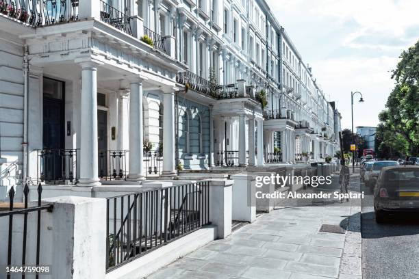 white townhouses in notting hill, london, uk - kensington and chelsea fotografías e imágenes de stock