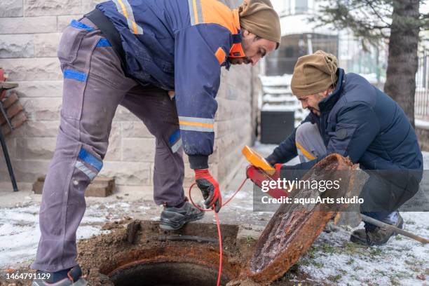 inspección de alcantarillado con cámara - drain cleaner fotografías e imágenes de stock