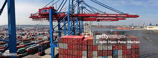 containership at containerterminal - hamburg harbour stock-fotos und bilder
