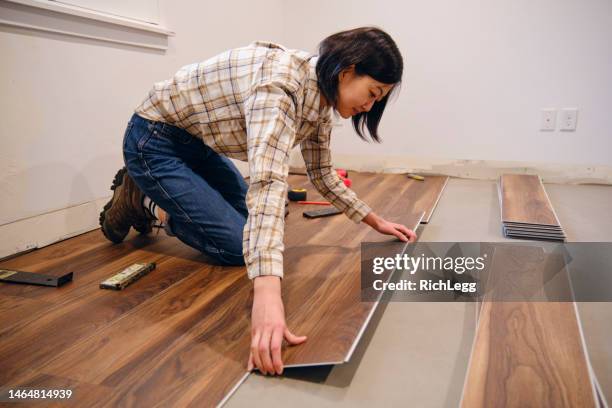 home umbau bodeninstallation - home repair stock-fotos und bilder