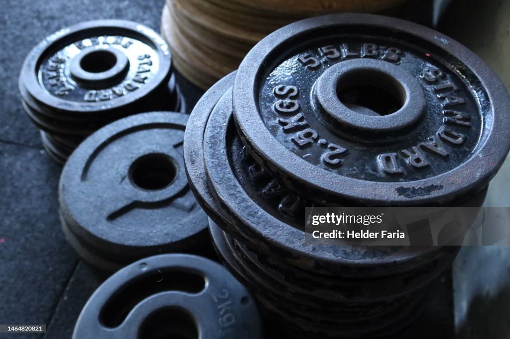 Weight training plate