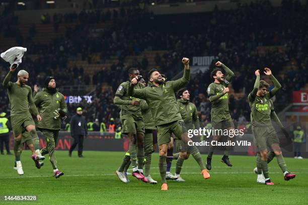 Olivier Giroud an players of AC Milan celebrates the win at the end of the Serie A match between AC Milan and Torino FC at Stadio Giuseppe Meazza on...