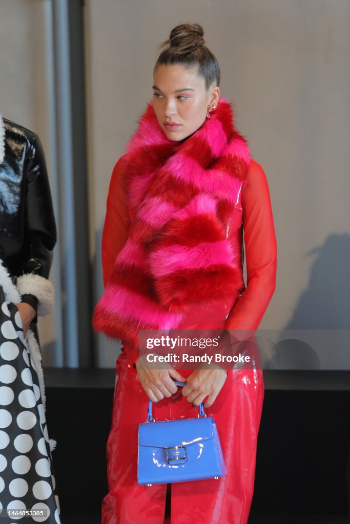 A model poses during the Kate Spade Fall Winter 2023-2024... News Photo A model poses during the Kate Spade Fall Winter 2023-2024... News Photo