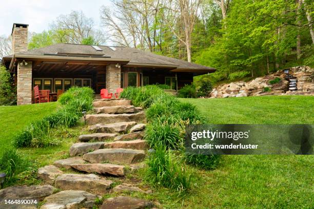 prairie style house with waterfall in backyard - queda de água imagens e fotografias de stock