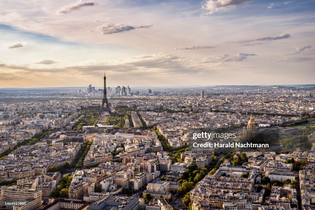 Cityscape with residential buildings, Eiffel Tower and business district, Paris, Ile-de-France, France