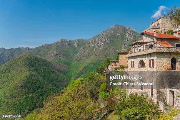 castelvecchio di rocca barbena - savona stock-fotos und bilder