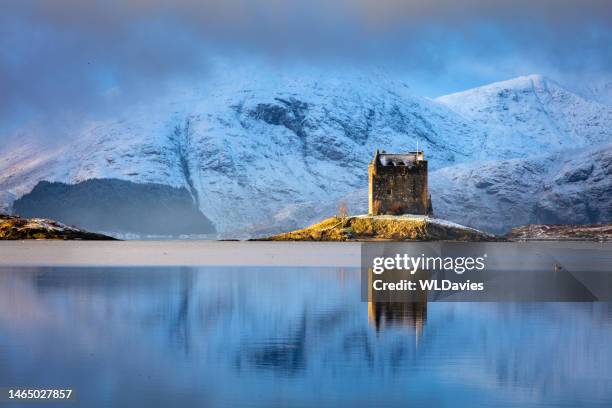 castle stalker, schottland - scottish castle stock-fotos und bilder