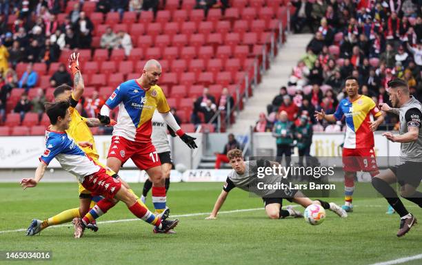 Lee Jae-Song of 1.FSV Mainz 05 scores the team's first goal during the Bundesliga match between 1. FSV Mainz 05 and FC Augsburg at MEWA Arena on...
