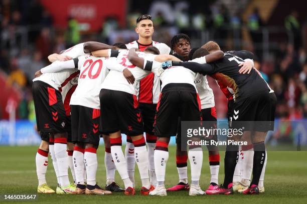 Carlos Alcaraz of Southampton looks on in a huddle prior to the Premier League match between Southampton FC and Wolverhampton Wanderers at Friends...