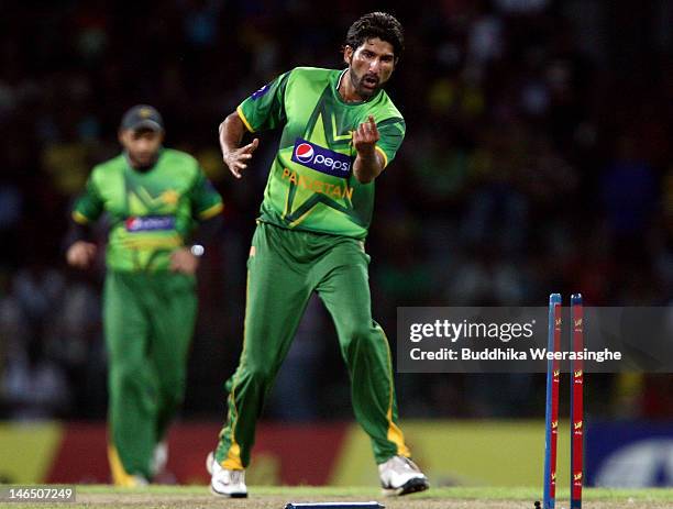 Sohail Tanvir of Pakistan celebrates taking the wicket of Sri Lankan batsman Tillakaratne Dilshan during the fifth one day international match...