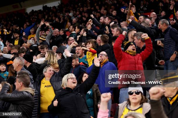 George Wolves Fan 32,955 Wolves Fans Stock Photos, High-Res Pictures, and Images - Getty ...