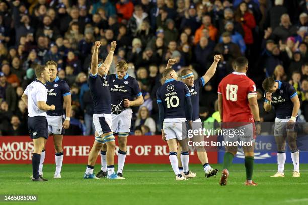 Players of Scotland celebrate victory at the final whistle during the Six Nations Rugby match between Scotland and Wales at Murrayfield Stadium on...