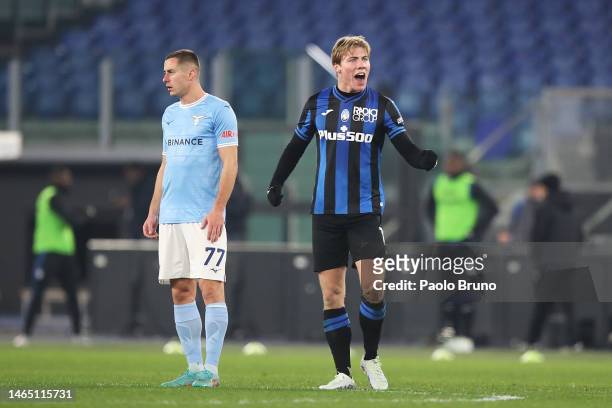 Rasmus Hojlund of Atalanta BC celebrates after scoring their sides second goal during the Serie A match between SS Lazio and Atalanta BC at Stadio...