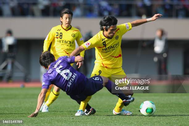 Masato Kudo of Kashiwa Reysol and Toshihiro Aoyama of Sanfrecce Hiroshima compete for the ball during the Fuji Xerox Super Cup between Sanfrecce...