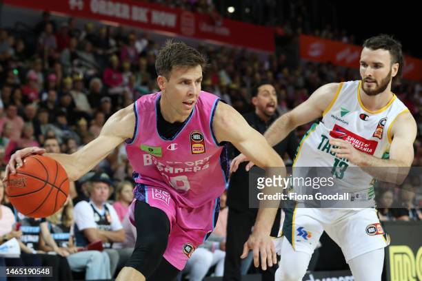Tom Abercrombie of the Breakers looks to pass with Sean MacDonald of Tasmania in defence during the game one of the NBL Semi Final series between New...