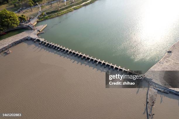 bird's-eye view of water conservancy projects thousands of years ago - dique barragem imagens e fotografias de stock