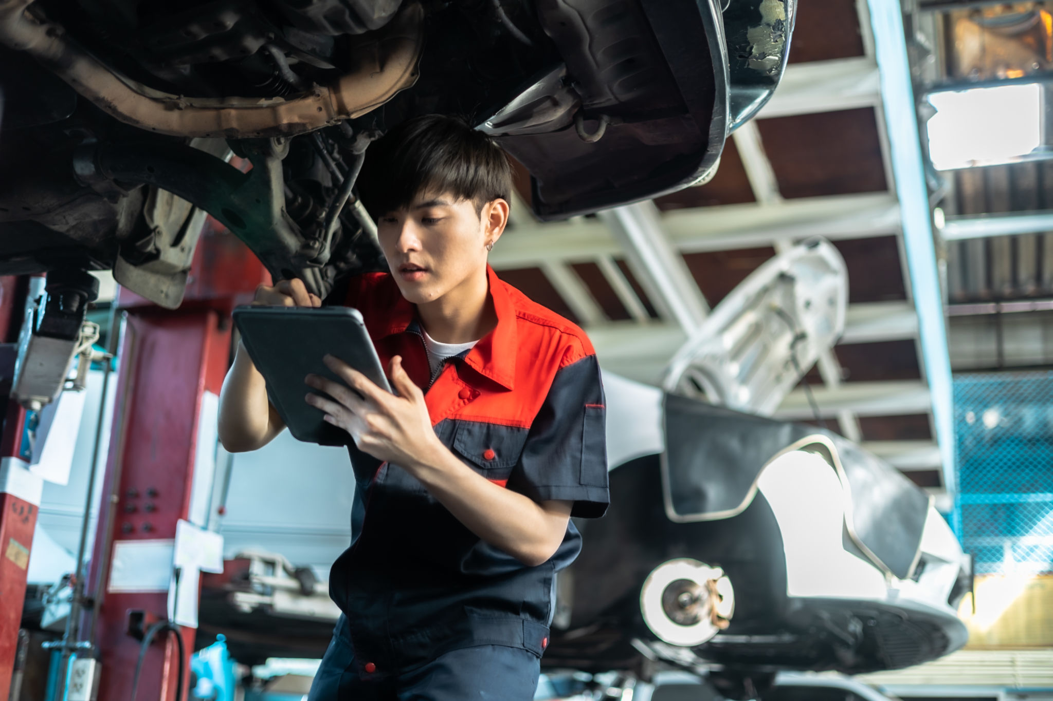 mechanic car inspection