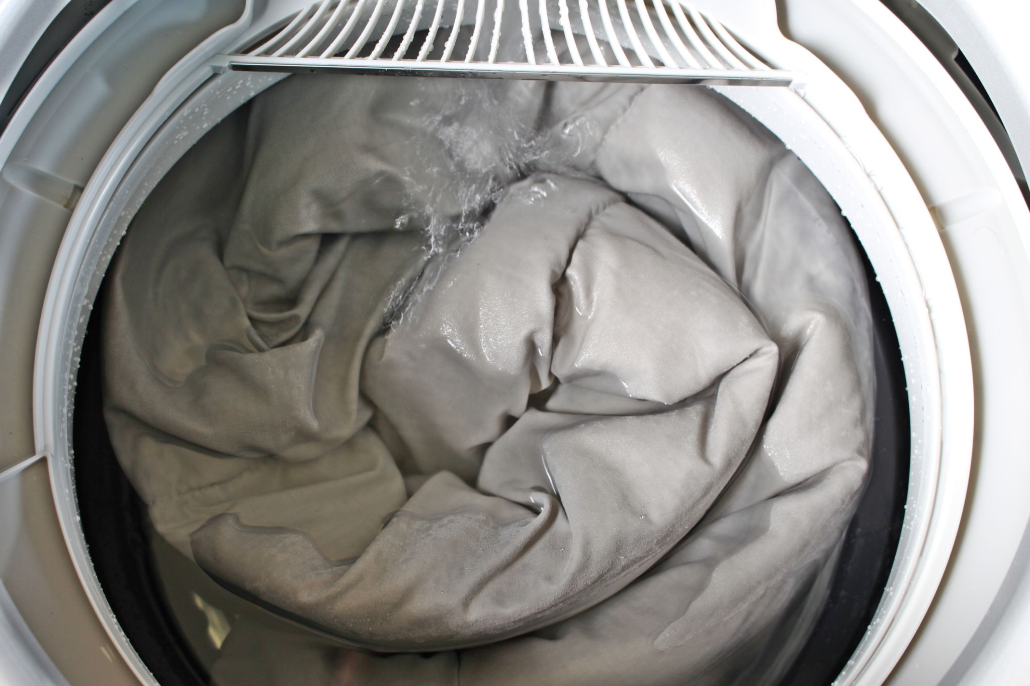 Roll up the duvet and put it in the washing machine. Roll up the duvet and put it in the washing machine.