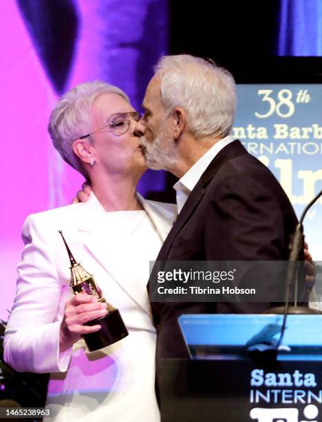 Christopher Guest presents, his wife, Jamie Lee Curtis with the Modern Master Awardat the Maltin Modern Master Award ceremony during the 38th Annual...