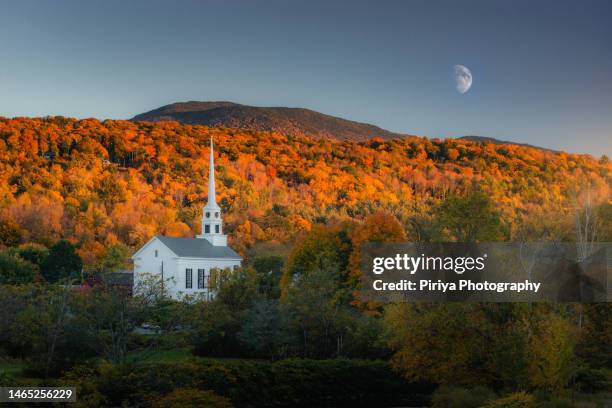 a chapel surround by autumn forest in stowe vermont - vermont imagens e fotografias de stock