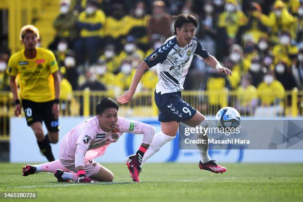 Hiroto Goya of JEF United Chiba scores the second goal during the preseason friendly match between Kashiwa Reysol and JEF United Chiba at SANKYO...