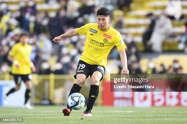 Mao Hosoya of Kashiwa Reysol in action during the preseason friendly match between Kashiwa Reysol and JEF United Chiba at SANKYO FRONTIER Kashiwa...