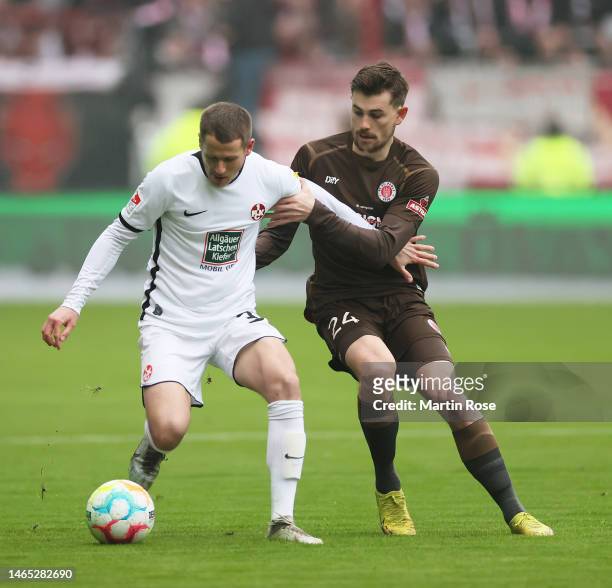 Erik Durm of 1. FC Kaiserslautern is challenged by Connor Metcalfe of FC St. Pauli during the Second Bundesliga match between FC St. Pauli and 1. FC...