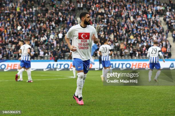 Tolga Cigerci of Hertha BSC warms up while wearing a shirt in support of the earthquake in Turkey in Syria prior to the Bundesliga match between...