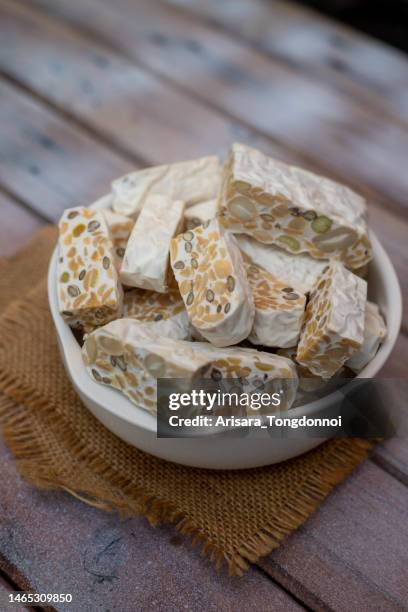 tempeh. - tempeh fotografías e imágenes de stock