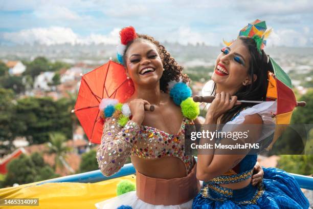 frevo dancer at the brazilian carnival - art plus drama party stockfoto's en -beelden