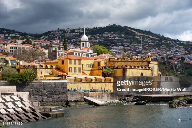 sea and sao tiago fortress, funchal, madeira, portugal - funchal imagens e fotografias de stock